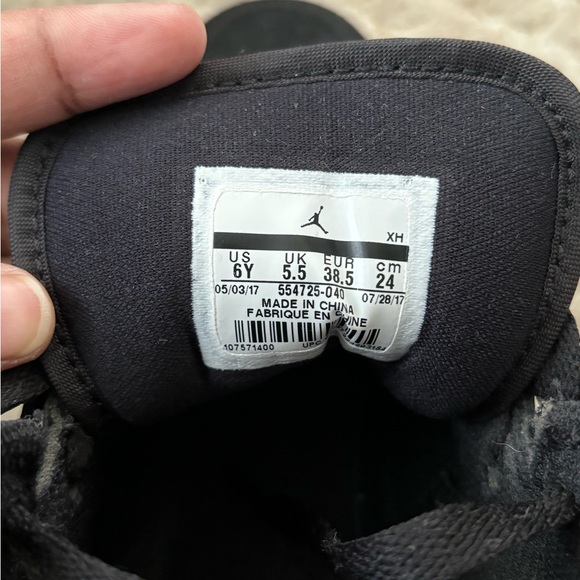 Jordan 1 Retro Mid Black - Picture 5 of 6